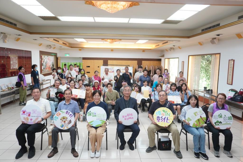 參賽人員及評審合照