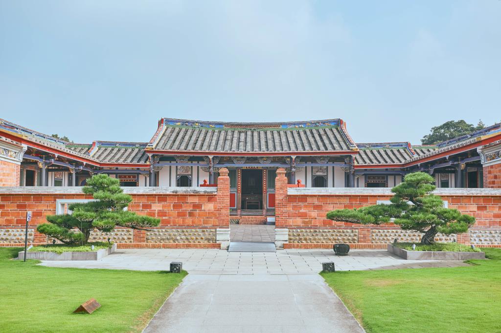 成美公堂正面